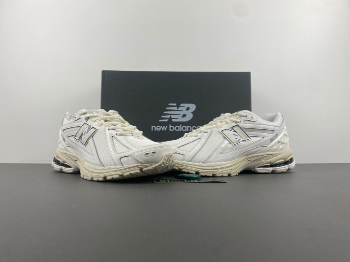 New Balance 1906R White / Black M1906RWW