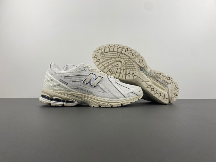 New Balance 1906R White / Black M1906RWW