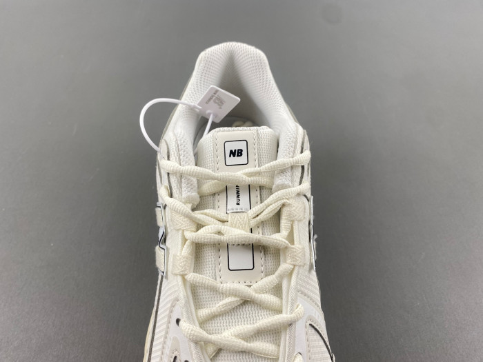 New Balance 1906R White / Black M1906RWW