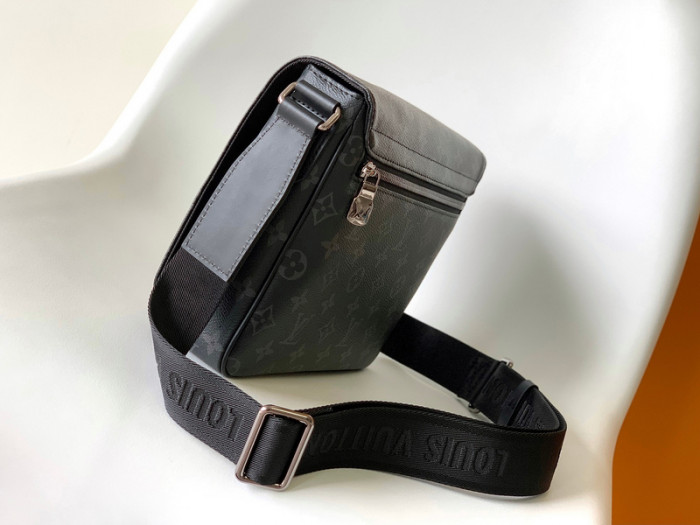 L1VV MESSENGER BAG-25*22*7cm