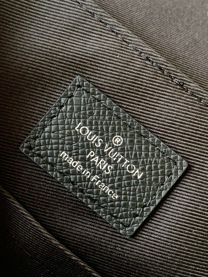 L1VV MESSENGER BAG-25*22*7cm