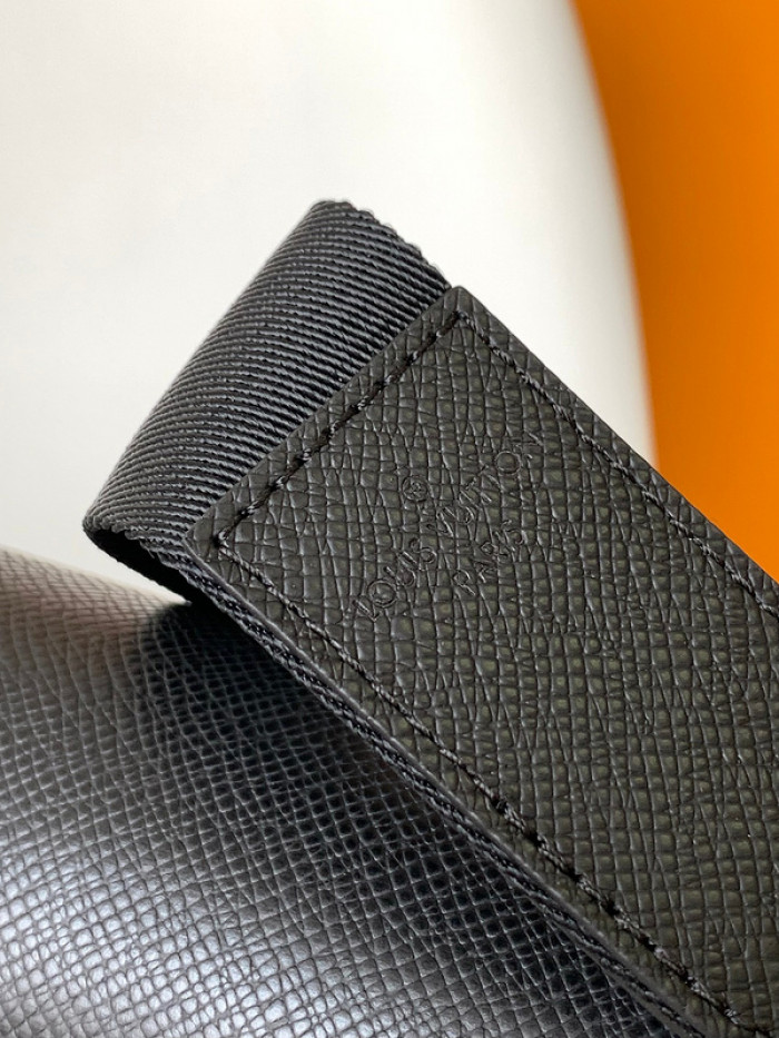 L1VV MESSENGER BAG-25*22*7cm