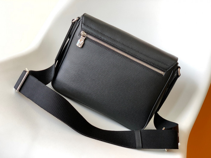 L1VV MESSENGER BAG-25*22*7cm