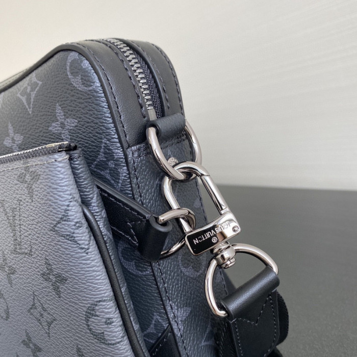 L1VV TRIO MESSENGER BAG-25 x 18.5 x 7 cm